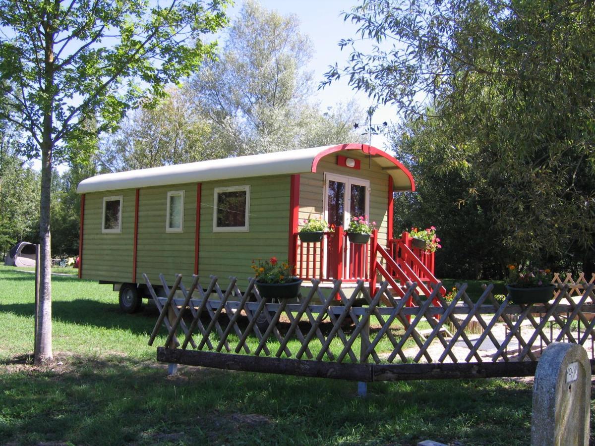 Camping Belle Riviere Chaniers Екстериор снимка