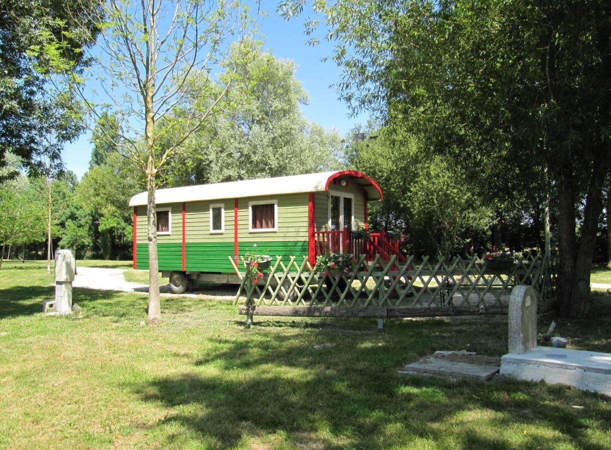 Camping Belle Riviere Chaniers Екстериор снимка