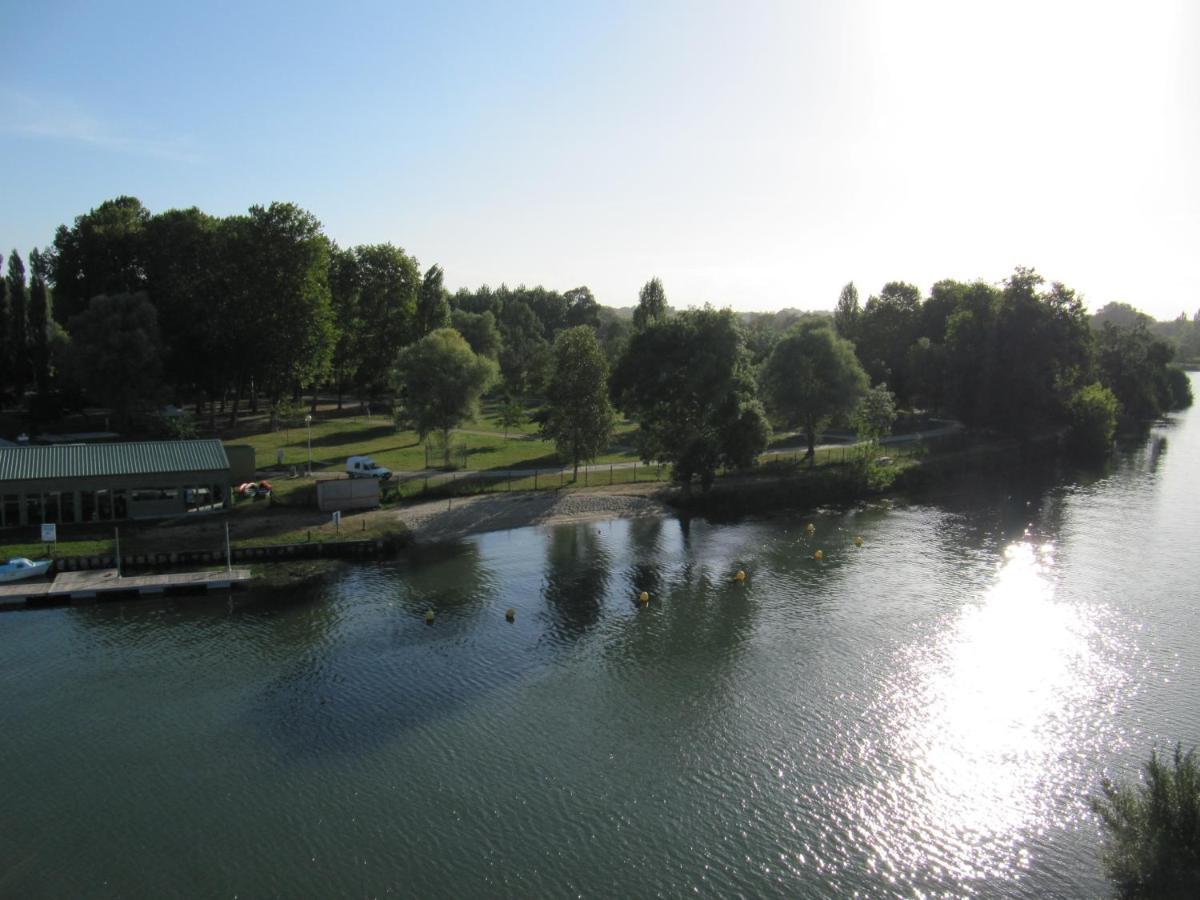 Camping Belle Riviere Chaniers Екстериор снимка