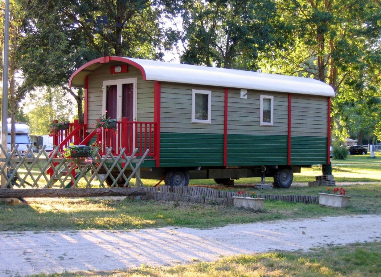 Camping Belle Riviere Chaniers Екстериор снимка