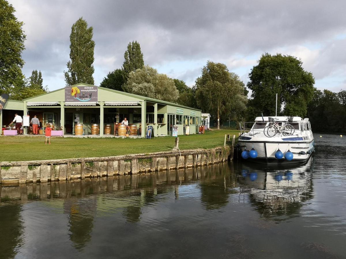 Camping Belle Riviere Chaniers Екстериор снимка