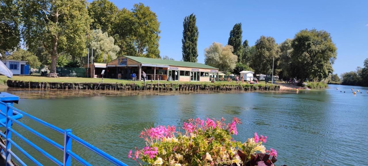 Camping Belle Riviere Chaniers Екстериор снимка