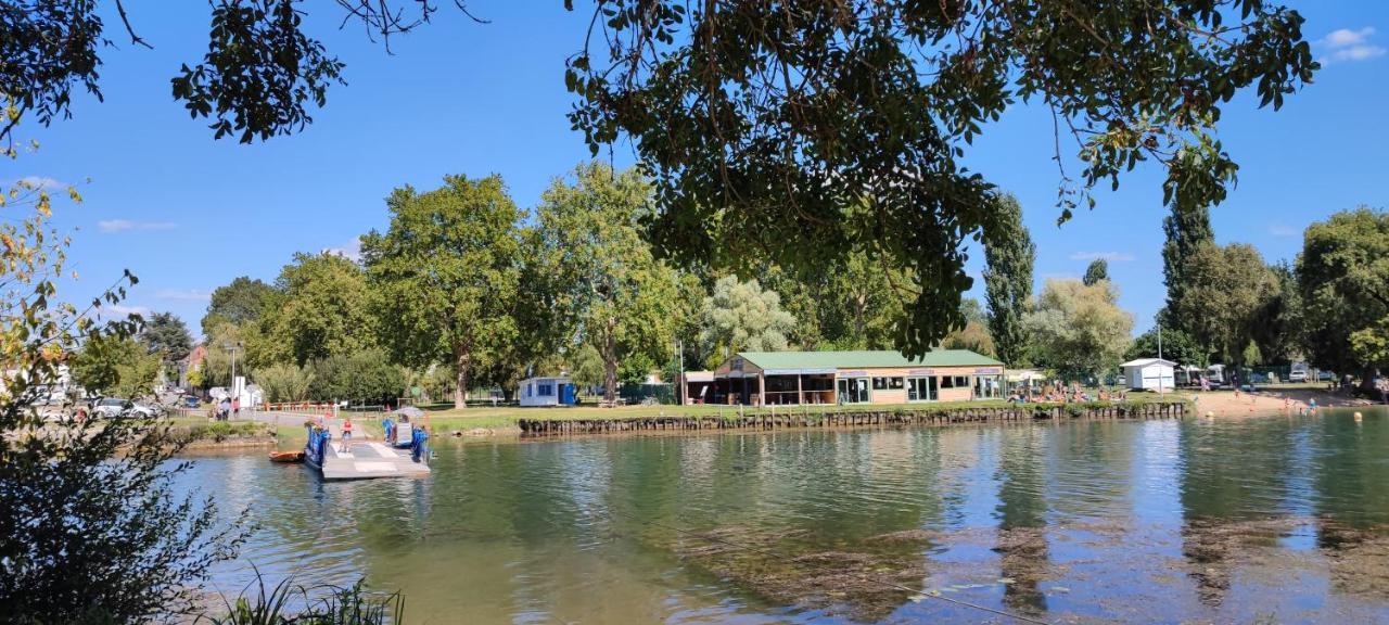Camping Belle Riviere Chaniers Екстериор снимка