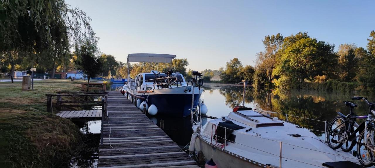 Camping Belle Riviere Chaniers Екстериор снимка