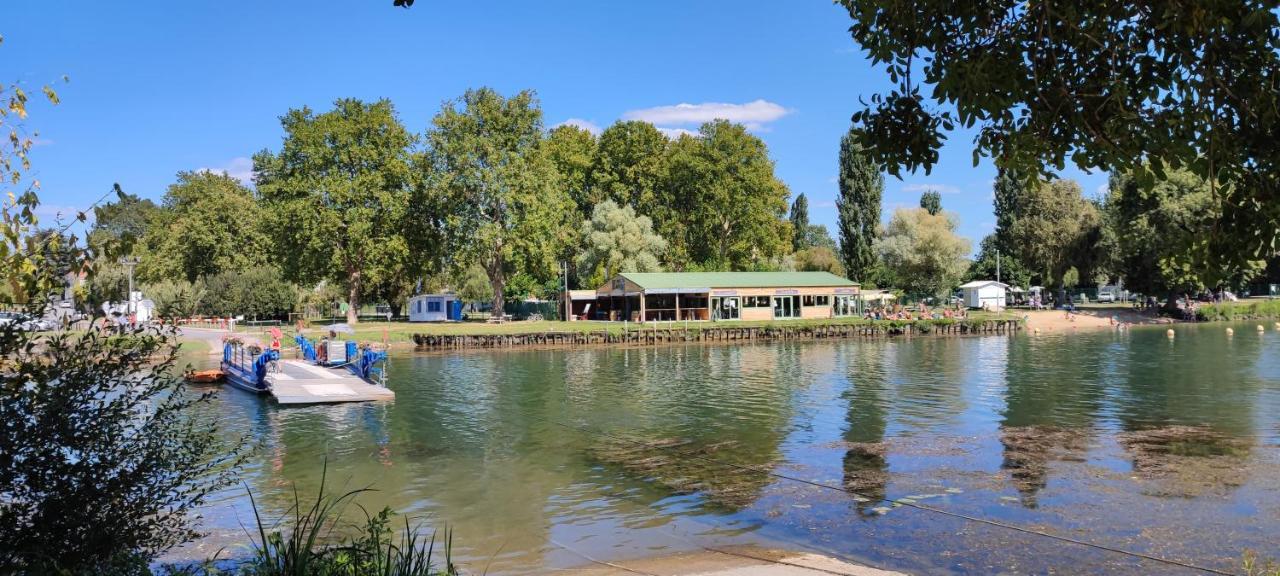 Camping Belle Riviere Chaniers Екстериор снимка