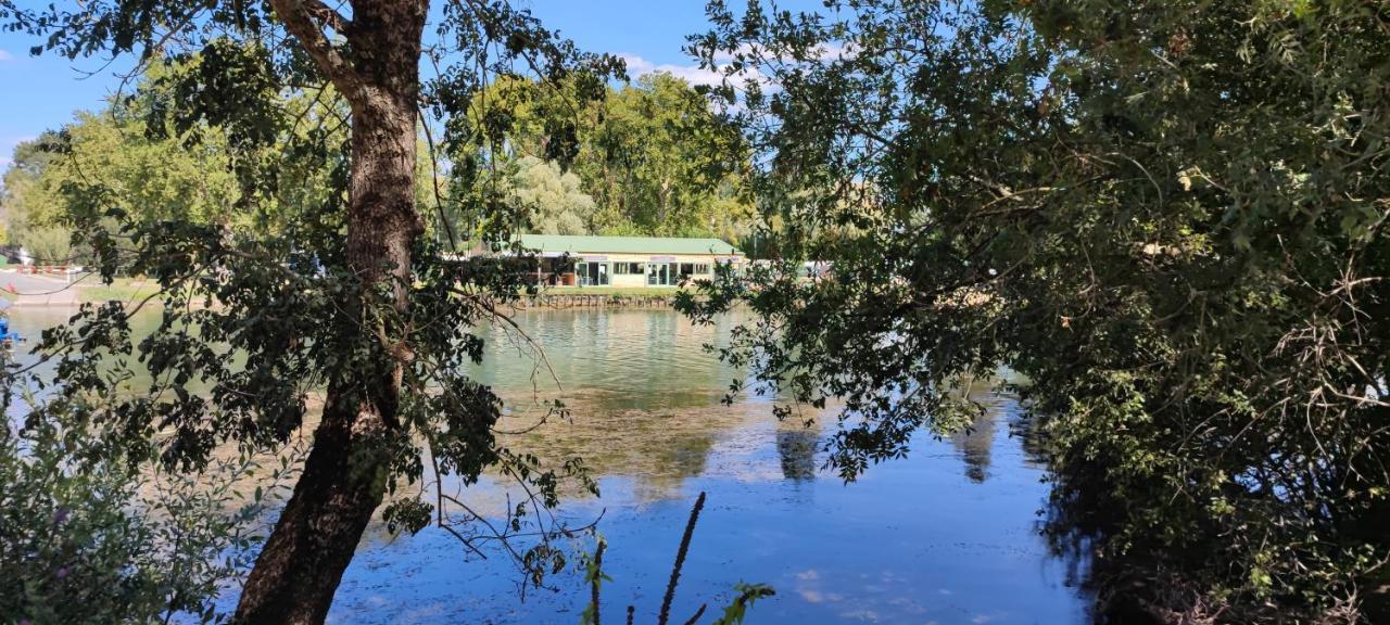 Camping Belle Riviere Chaniers Екстериор снимка