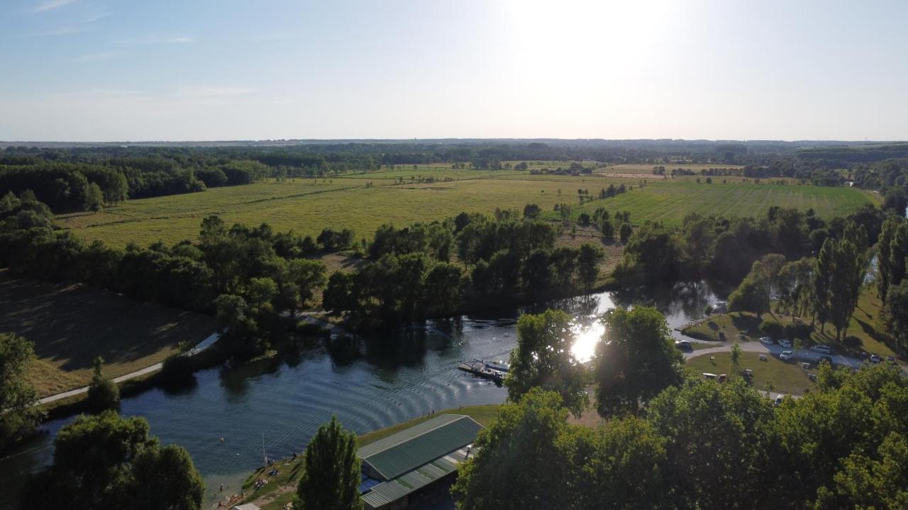 Camping Belle Riviere Chaniers Екстериор снимка