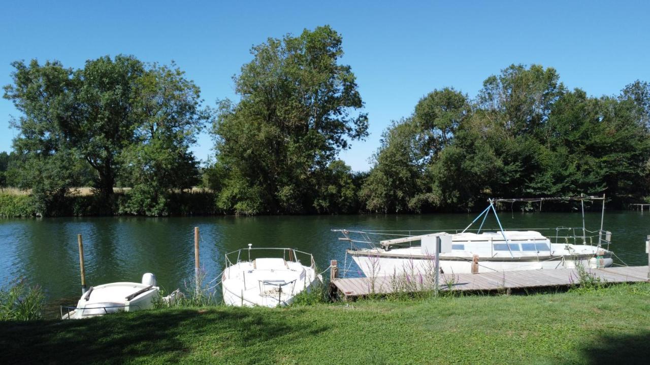 Camping Belle Riviere Chaniers Екстериор снимка