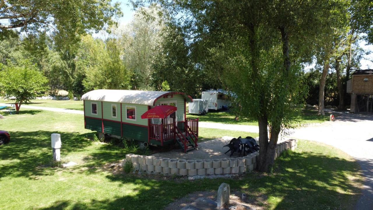 Camping Belle Riviere Chaniers Екстериор снимка